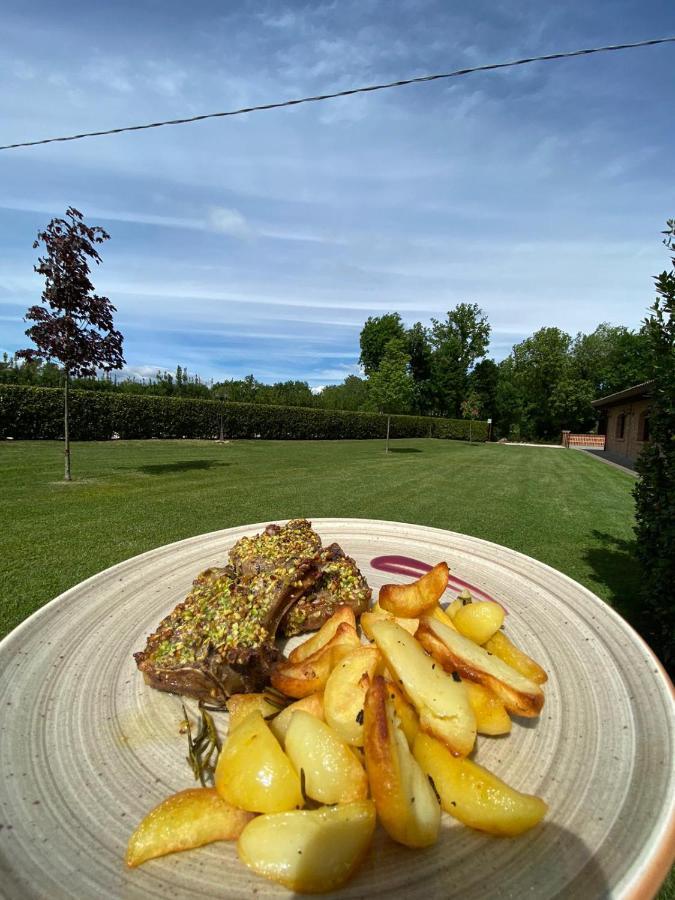 La Tenuta Di Trimalcione Pofi ภายนอก รูปภาพ