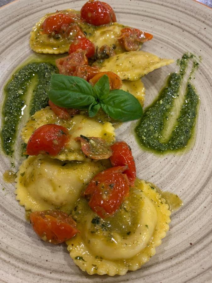 La Tenuta Di Trimalcione Pofi ภายนอก รูปภาพ