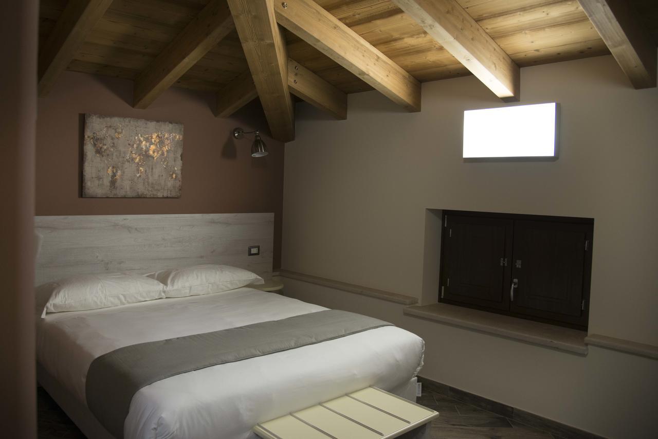 La Tenuta Di Trimalcione Pofi ภายนอก รูปภาพ