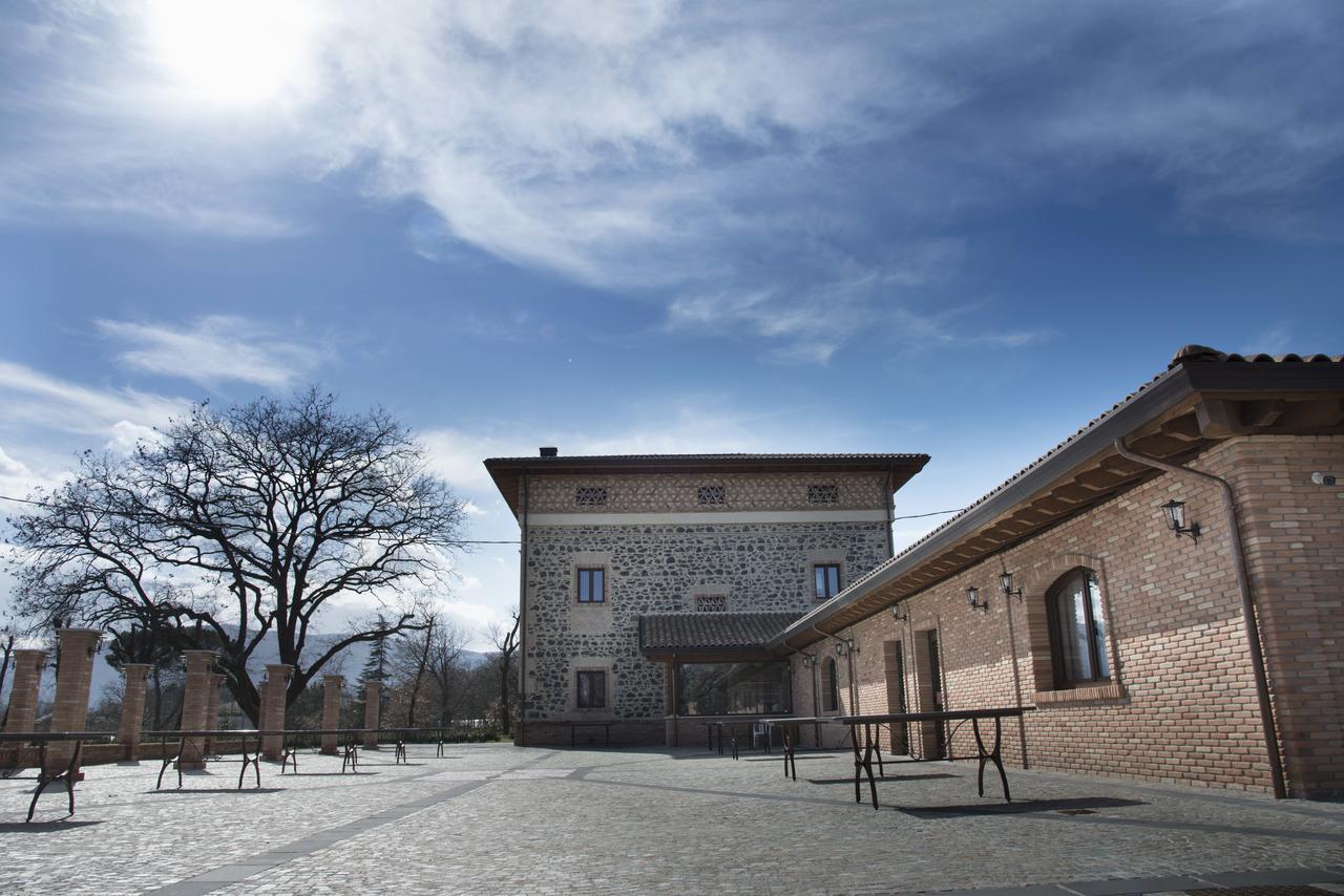 La Tenuta Di Trimalcione Pofi ภายนอก รูปภาพ