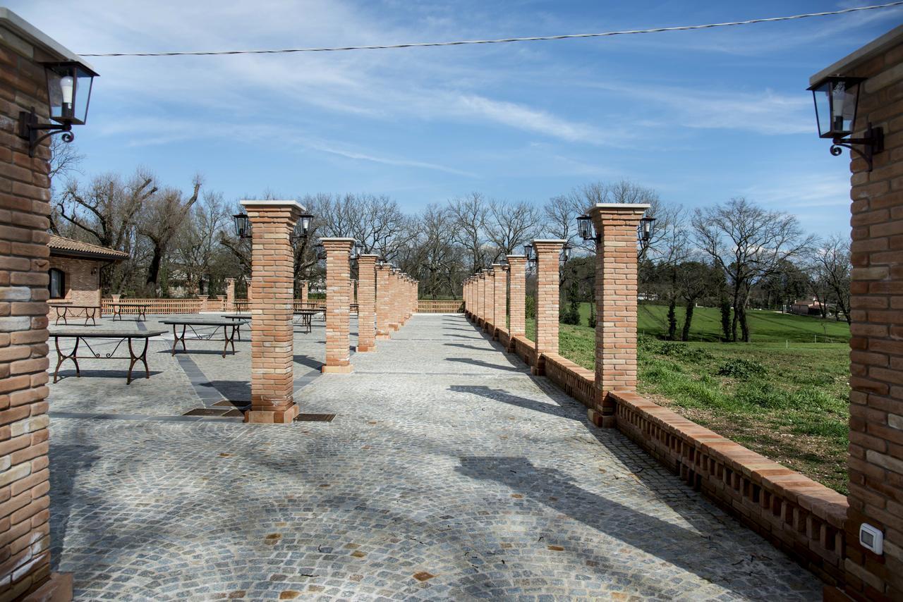 La Tenuta Di Trimalcione Pofi ภายนอก รูปภาพ