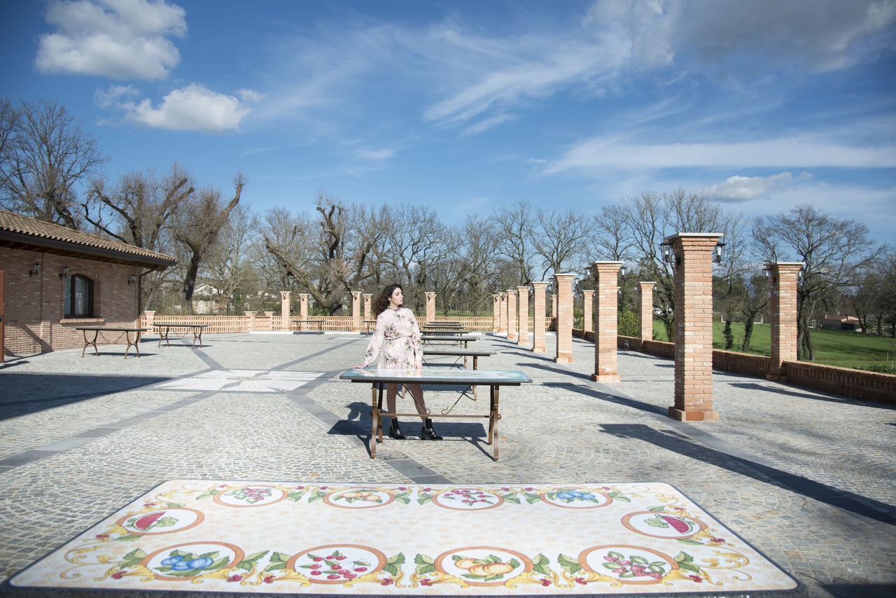 La Tenuta Di Trimalcione Pofi ภายนอก รูปภาพ