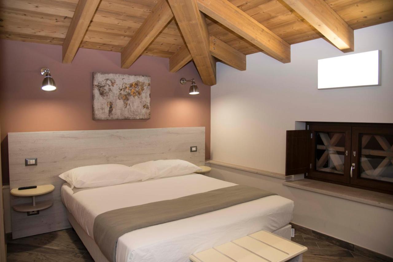 La Tenuta Di Trimalcione Pofi ภายนอก รูปภาพ