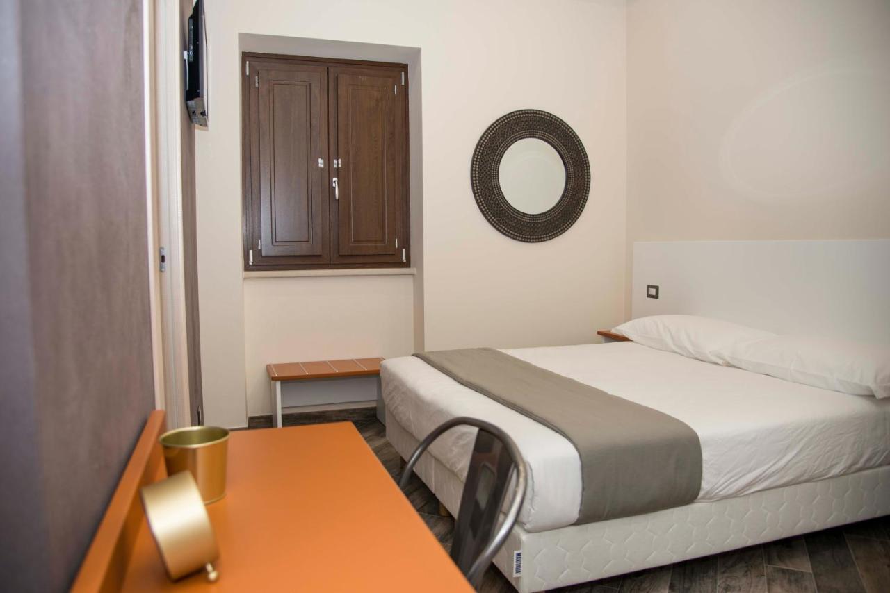 La Tenuta Di Trimalcione Pofi ภายนอก รูปภาพ