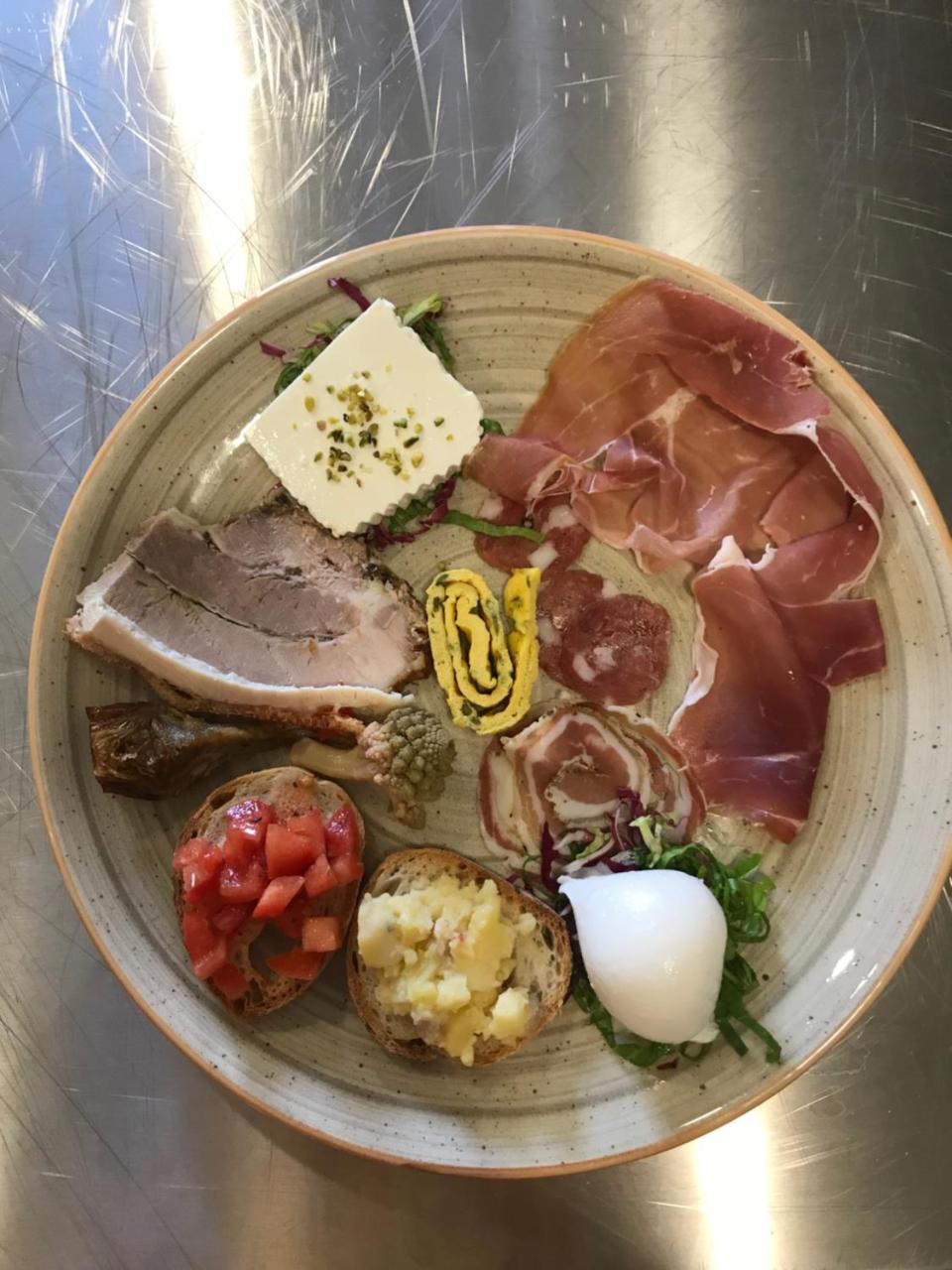 La Tenuta Di Trimalcione Pofi ภายนอก รูปภาพ